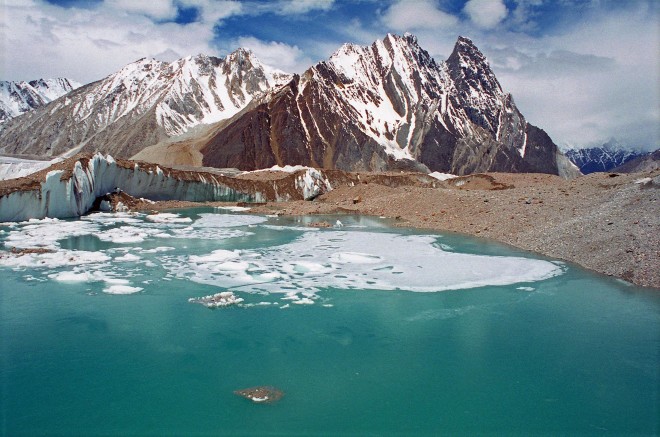 Best-Places-in-Pakistan-Green-Glacial-Lake-On-Upper-Baltoro-Glacier-With-Mitre-Peak-Behind